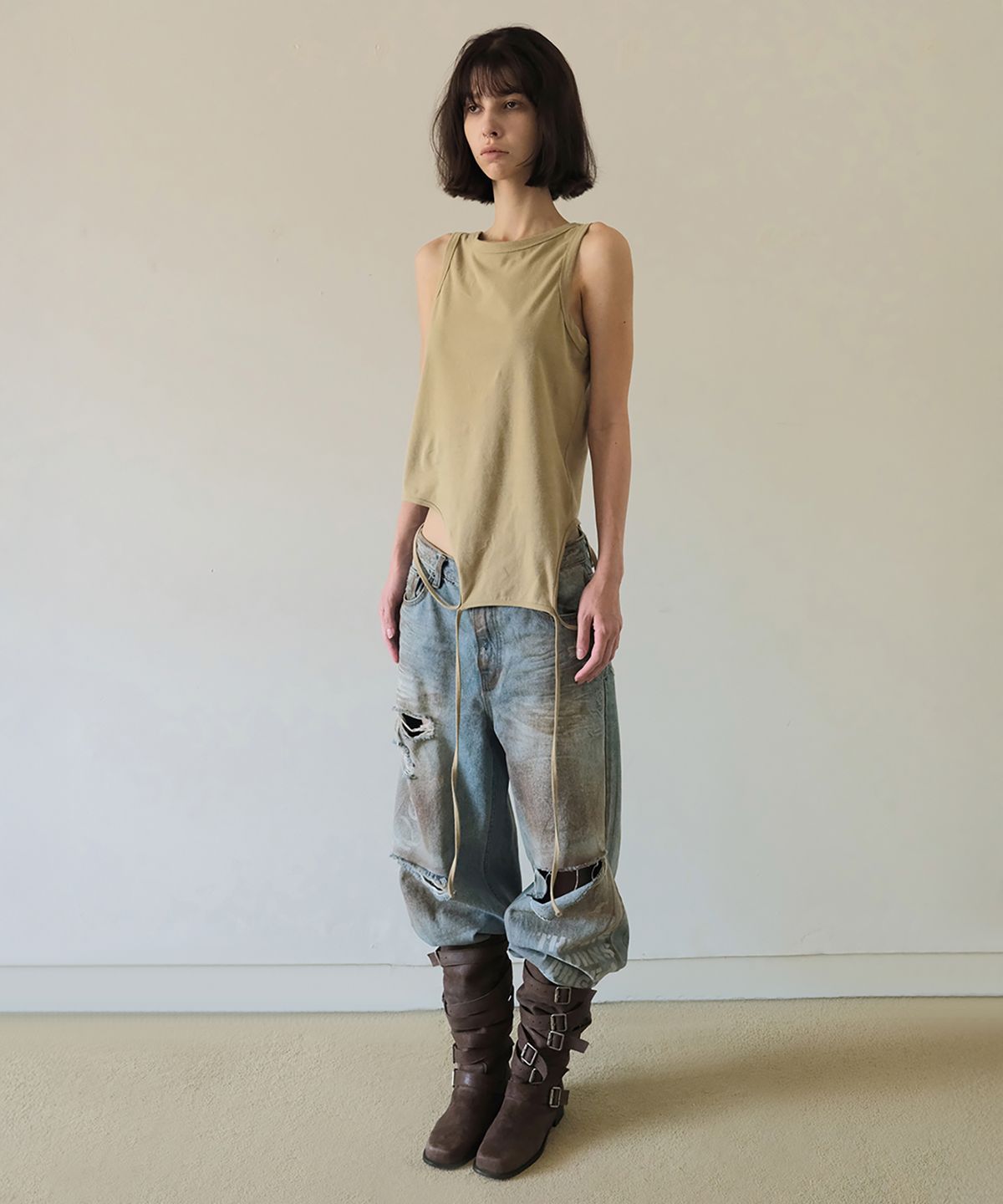 더블유케이엔디 프로젝트(WKND PROJECT) 2-WAY SLEEVELESS TOP (BEIGE)