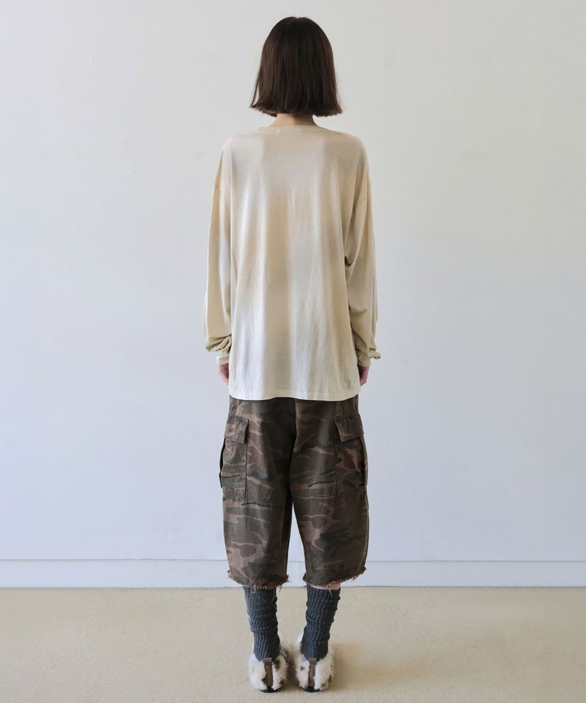 더블유케이엔디 프로젝트(WKND PROJECT) LOOSE MOTION WIDE NECK TEE (IVORY)