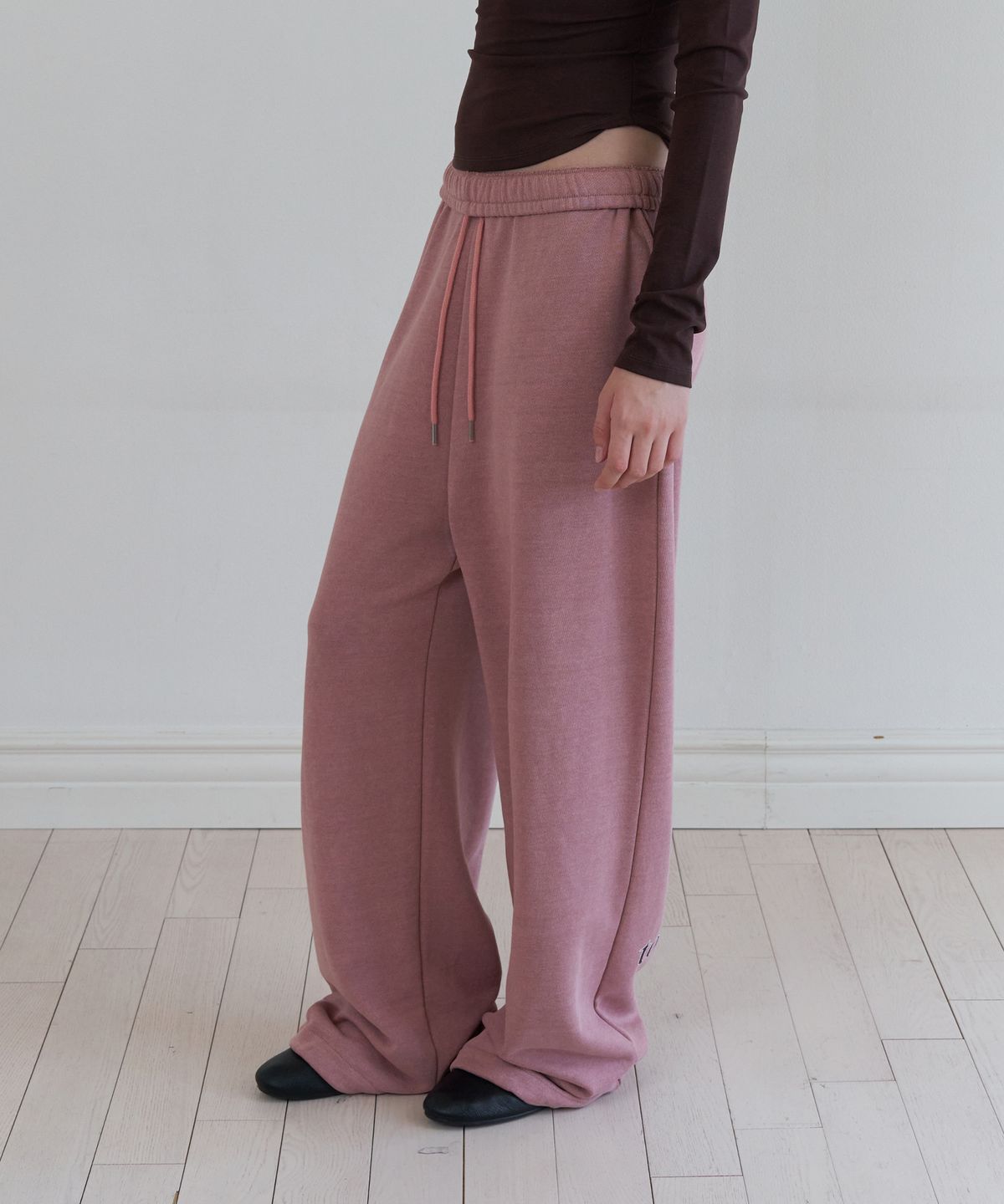 톤드(TONED) Washed print logo sweatpants (dusty pink)