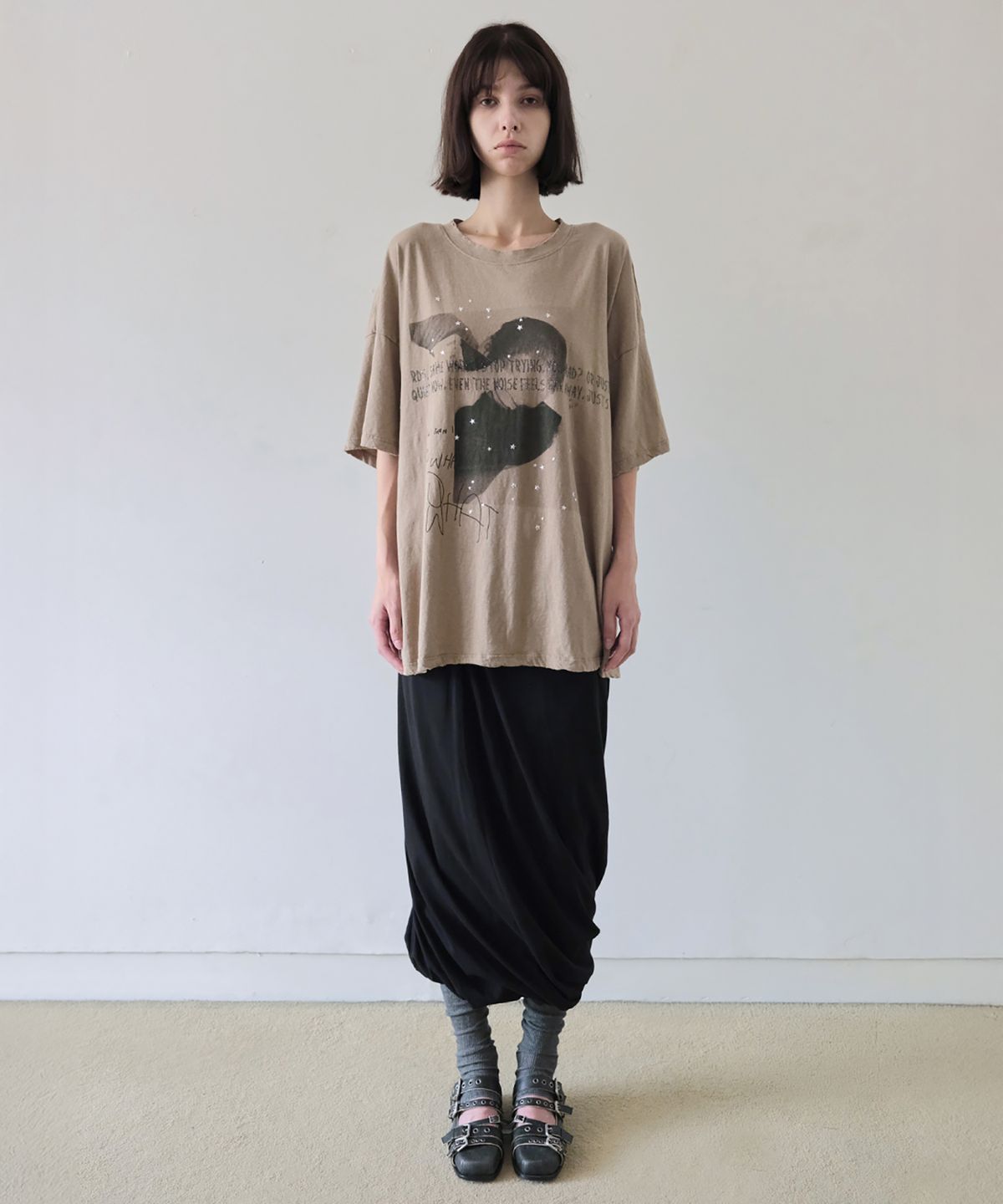 더블유케이엔디 프로젝트(WKND PROJECT) LAYERED GRAPHIC TEE (BROWN)