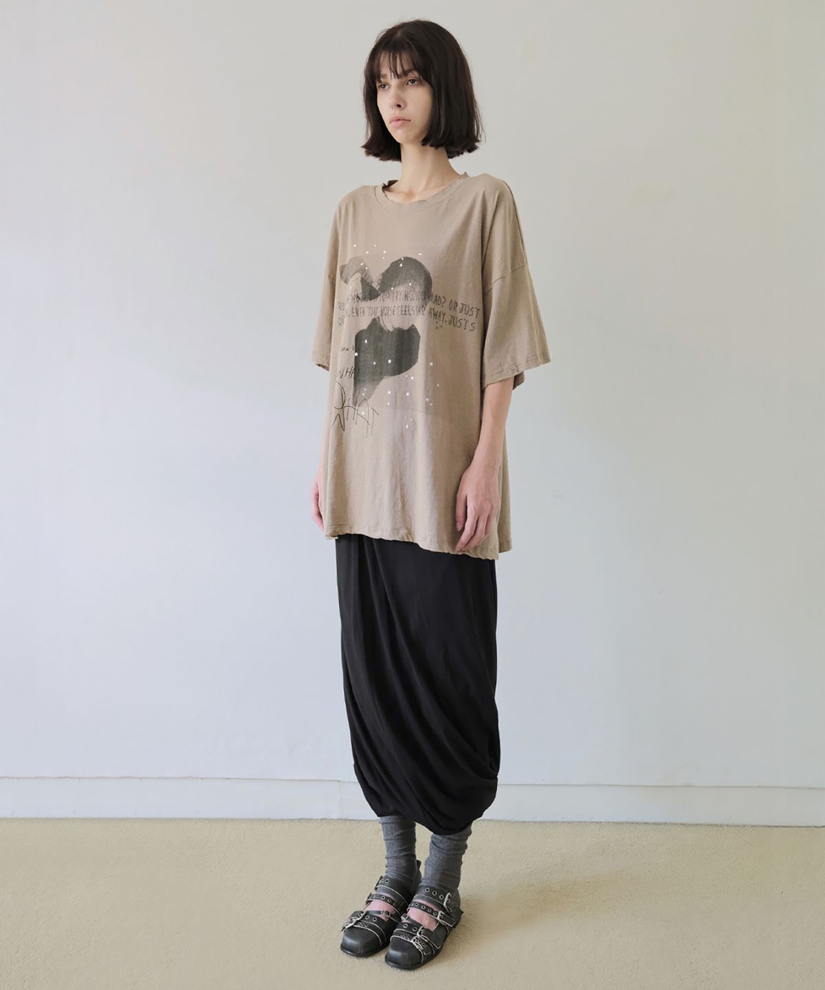 더블유케이엔디 프로젝트(WKND PROJECT) LAYERED GRAPHIC TEE (BROWN)