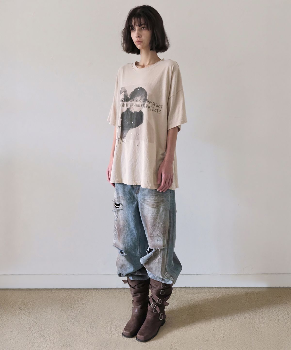 더블유케이엔디 프로젝트(WKND PROJECT) LAYERED GRAPHIC TEE (LIGHT BEIGE)