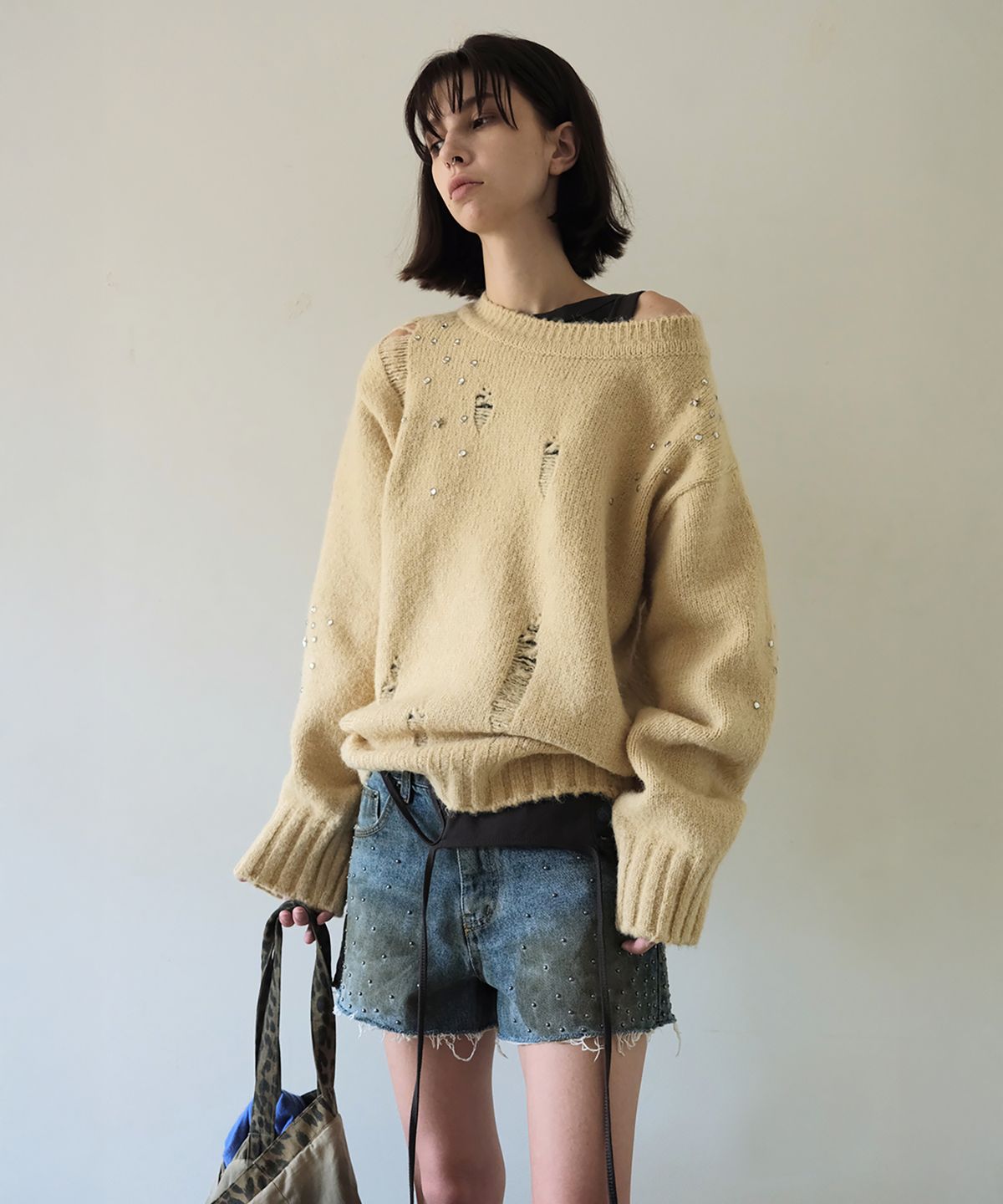 더블유케이엔디 프로젝트(WKND PROJECT) STUDDED DAMAGE KNIT (YELLOW BEIGE)