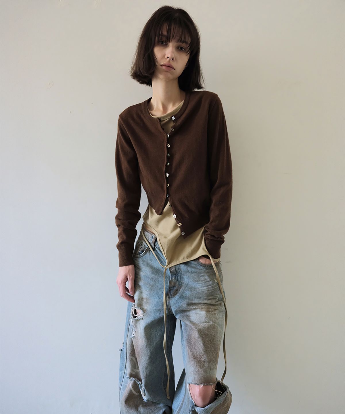 더블유케이엔디 프로젝트(WKND PROJECT) ASYMMETRIC KNIT CARDIGAN (BROWN)