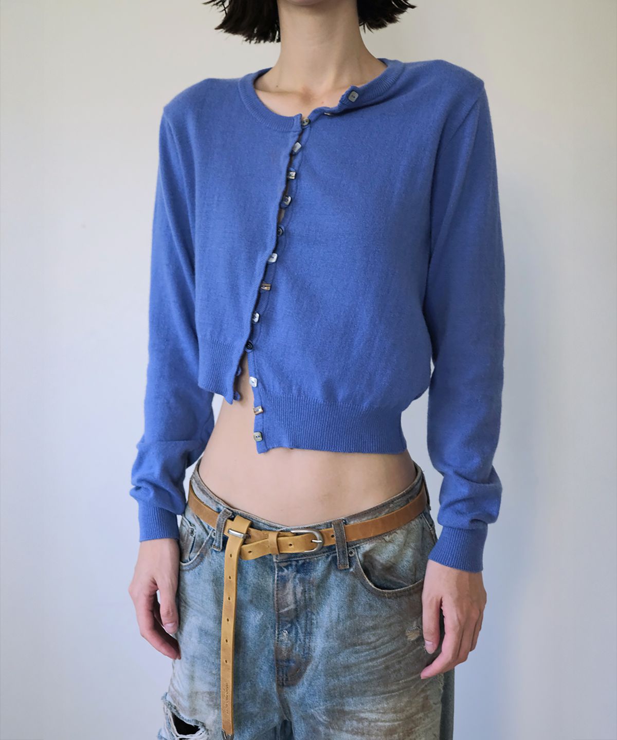 더블유케이엔디 프로젝트(WKND PROJECT) ASYMMETRIC KNIT CARDIGAN (BLUE)