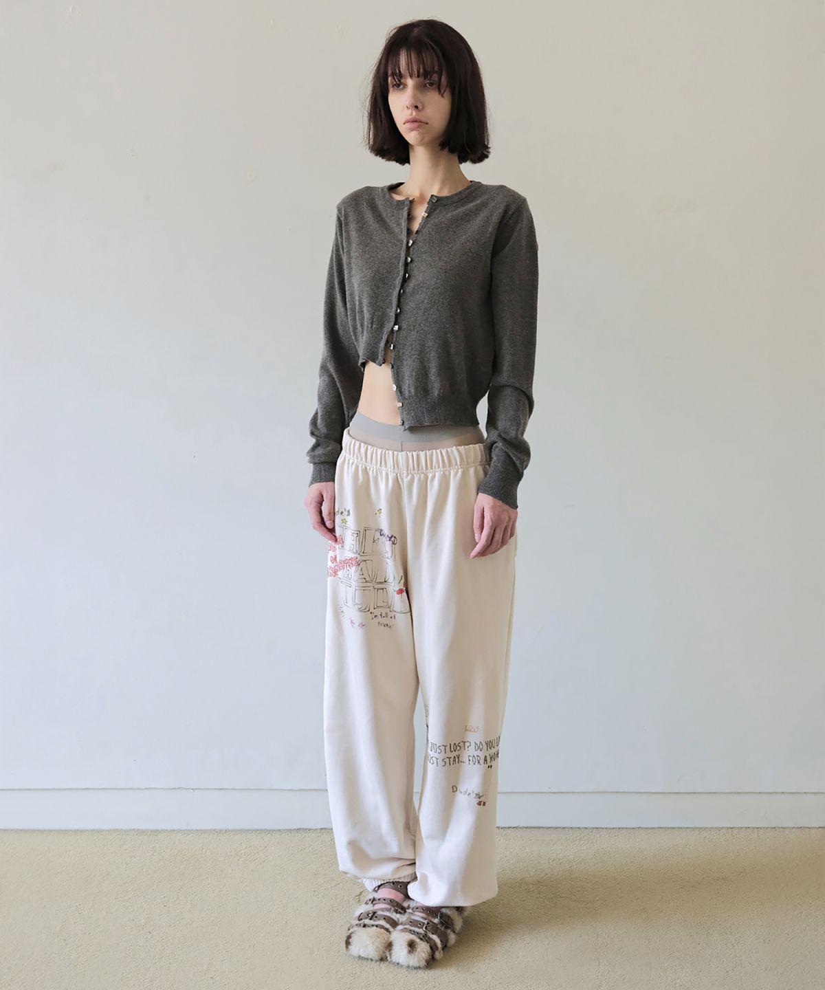 더블유케이엔디 프로젝트(WKND PROJECT) ASYMMETRIC KNIT CARDIGAN (CHARCOAL)