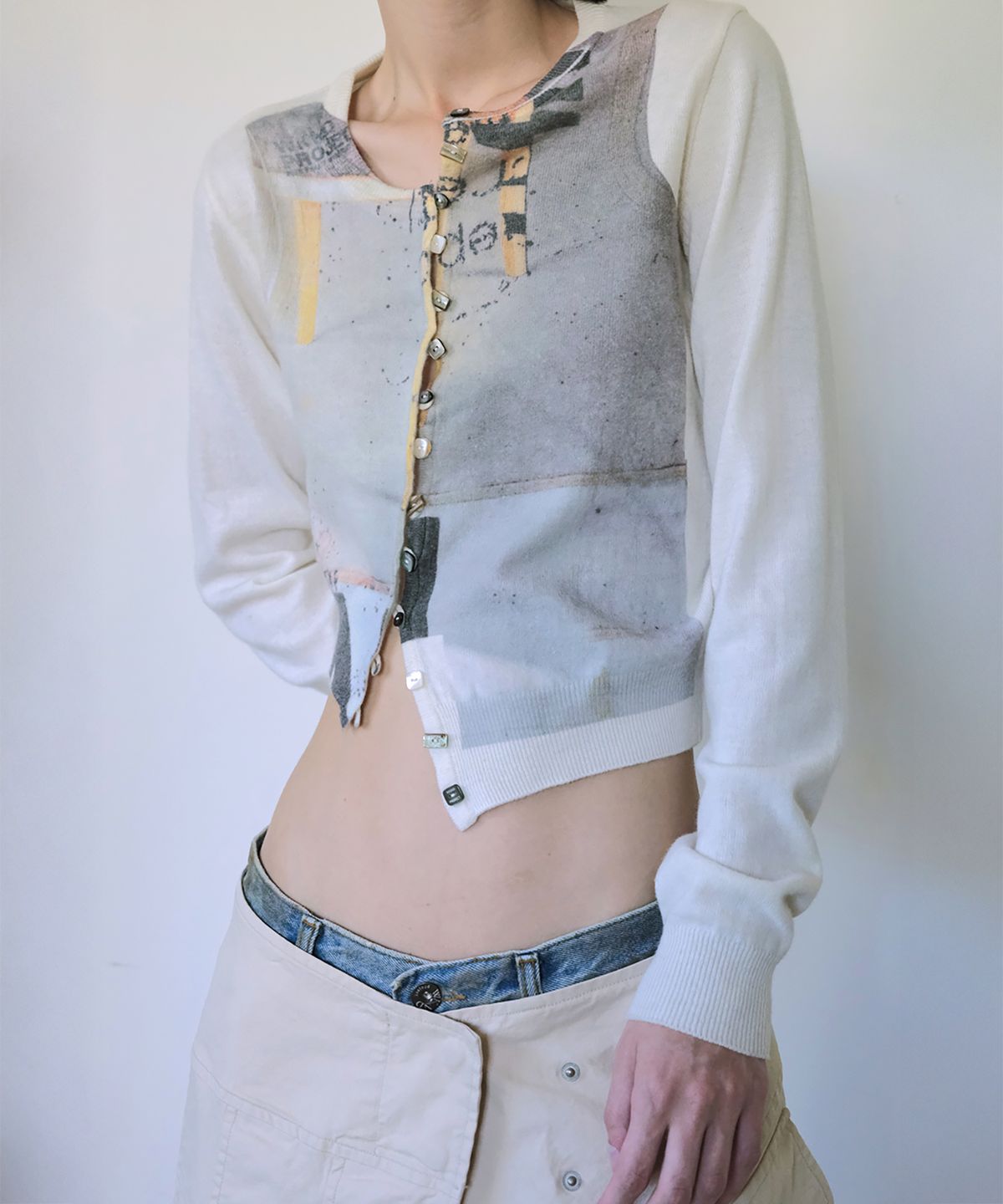 더블유케이엔디 프로젝트(WKND PROJECT) COLLAGE GRAPHIC KNIT CARDIGAN