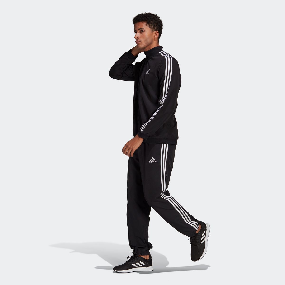 아디다스(ADIDAS) 에어로레디 에센셜 레귤러 핏 3-스트라이프 트랙 수트 GK9950