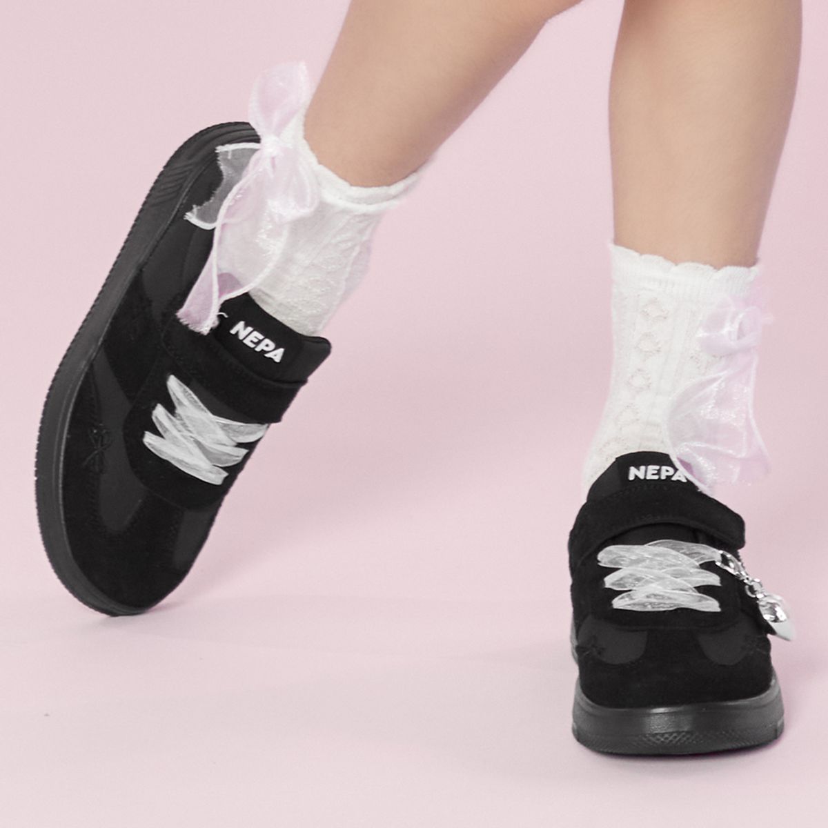 네파 키즈 악세서리(NEPAKIDS ACC) 에스텔 신꾸 하트참 스트랩 운동화 블랙 NE6FW02BLK