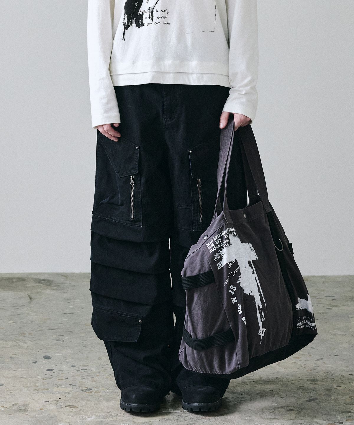 메종미네드(MAISON MINED) PAINTING ARTWORK COTTON SHOULDER BAG