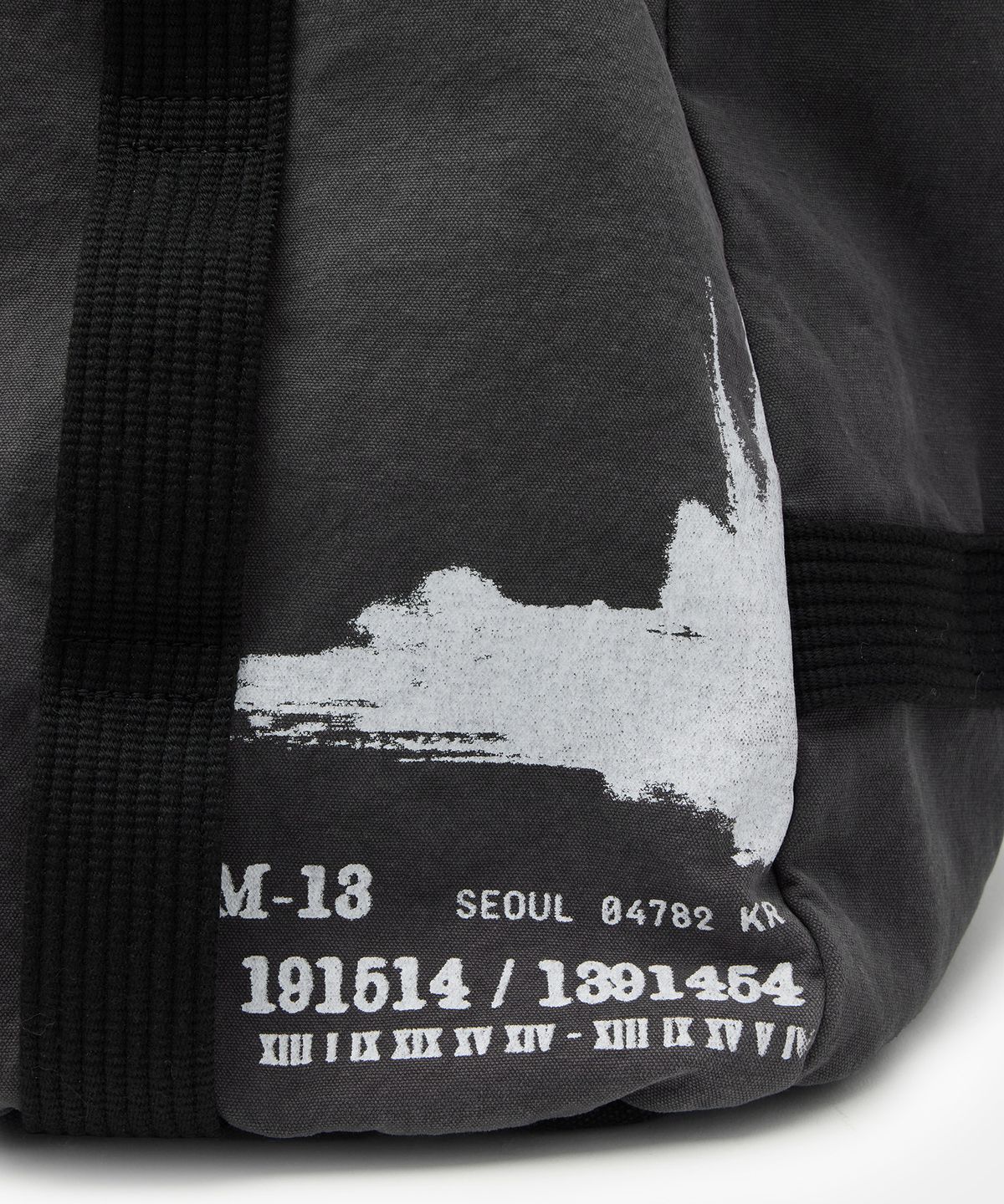 메종미네드(MAISON MINED) PAINTING ARTWORK COTTON SHOULDER BAG