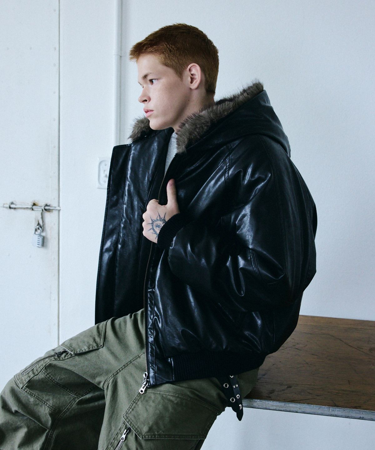 메종미네드(MAISON MINED) FUR-TRIMMED HOODED HEAVY JUMPER BLACK