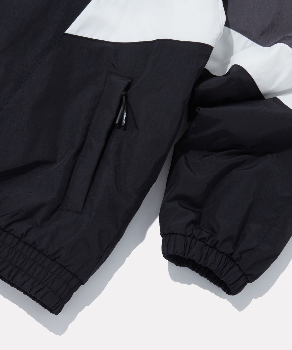 리복(REEBOK) DNA 트랙 패딩 자켓 - 블랙