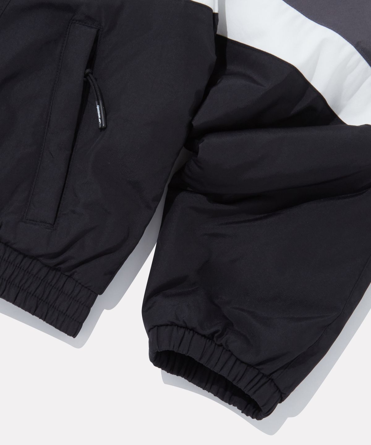 리복(REEBOK) DNA 트랙 패딩 자켓 (W) - 블랙