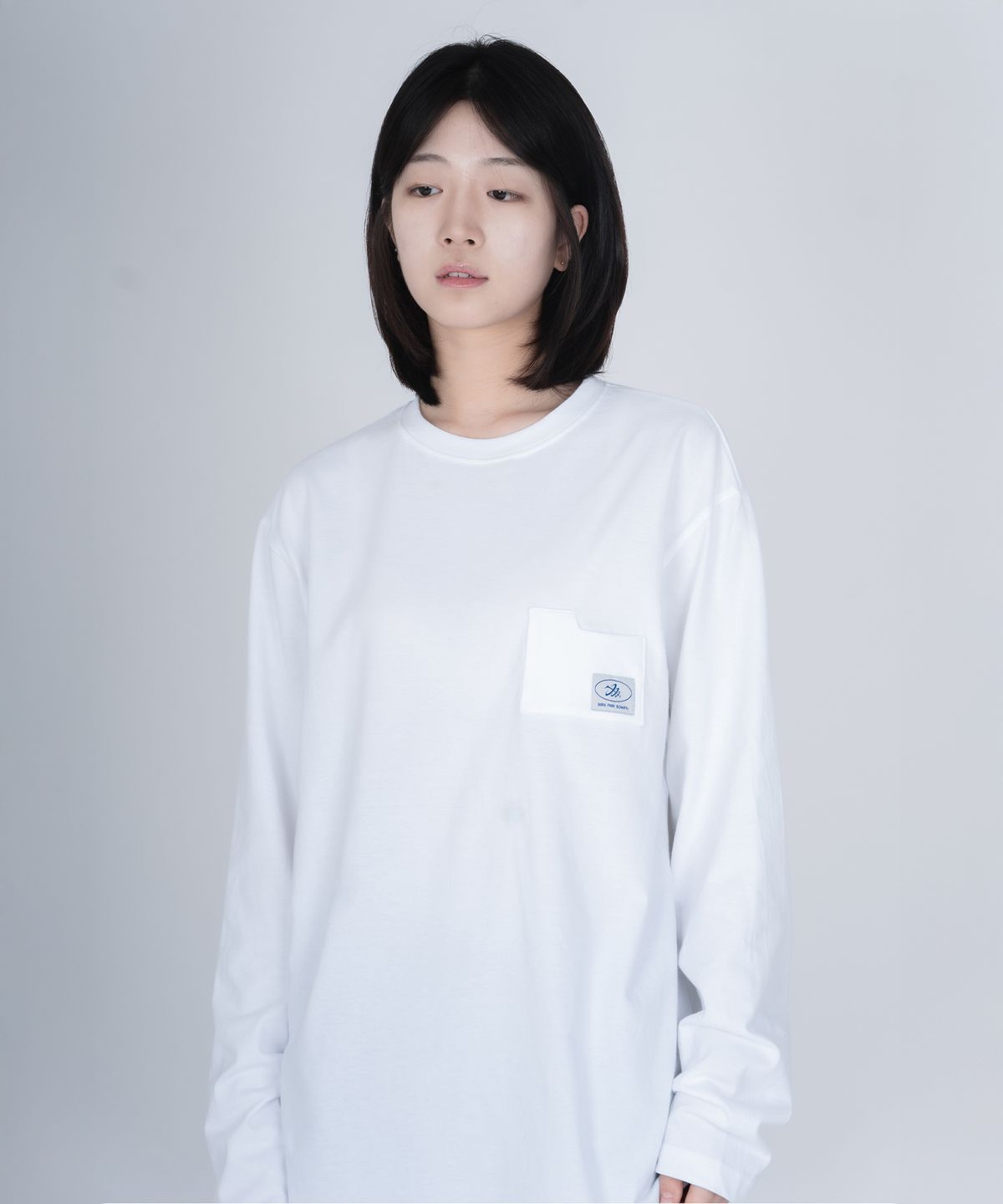 본프롬바이너리(BORNFROMBINARY) Folder shaped pocket long sleeve T-shirt (White)