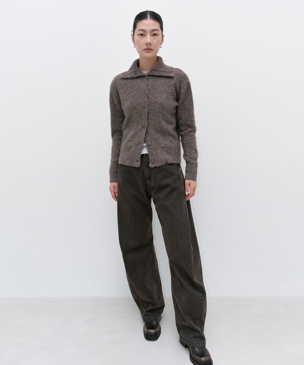 인사일런스 우먼(INSILENCE WOMEN) 헤어리 스프레드 칼라 가디건 BROWN