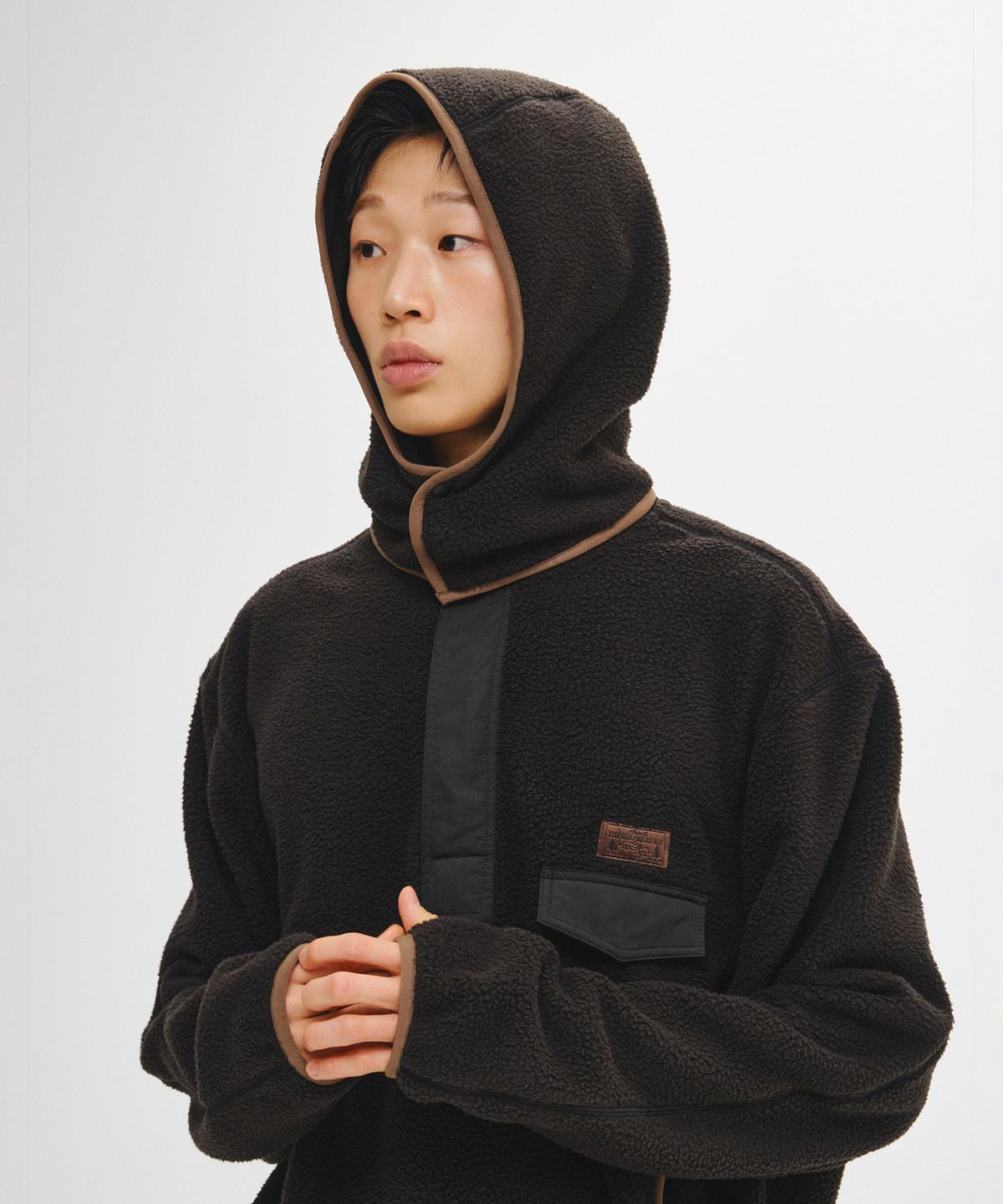 제너럴아이디어(GENERALIDEA) UNISEX 하이넥 반집업 플리스 아노락 [BLACK] / GF3USS005