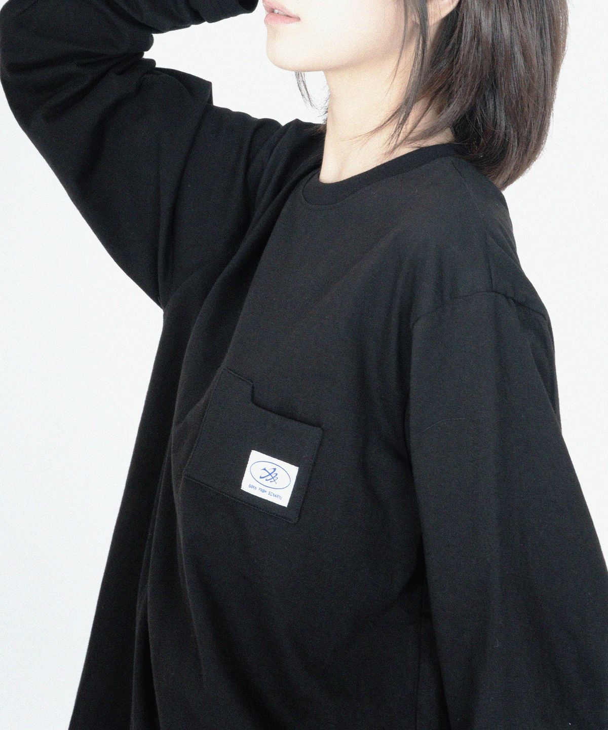 본프롬바이너리(BORNFROMBINARY) Folder shaped pocket long sleeve T-shirt (Black)