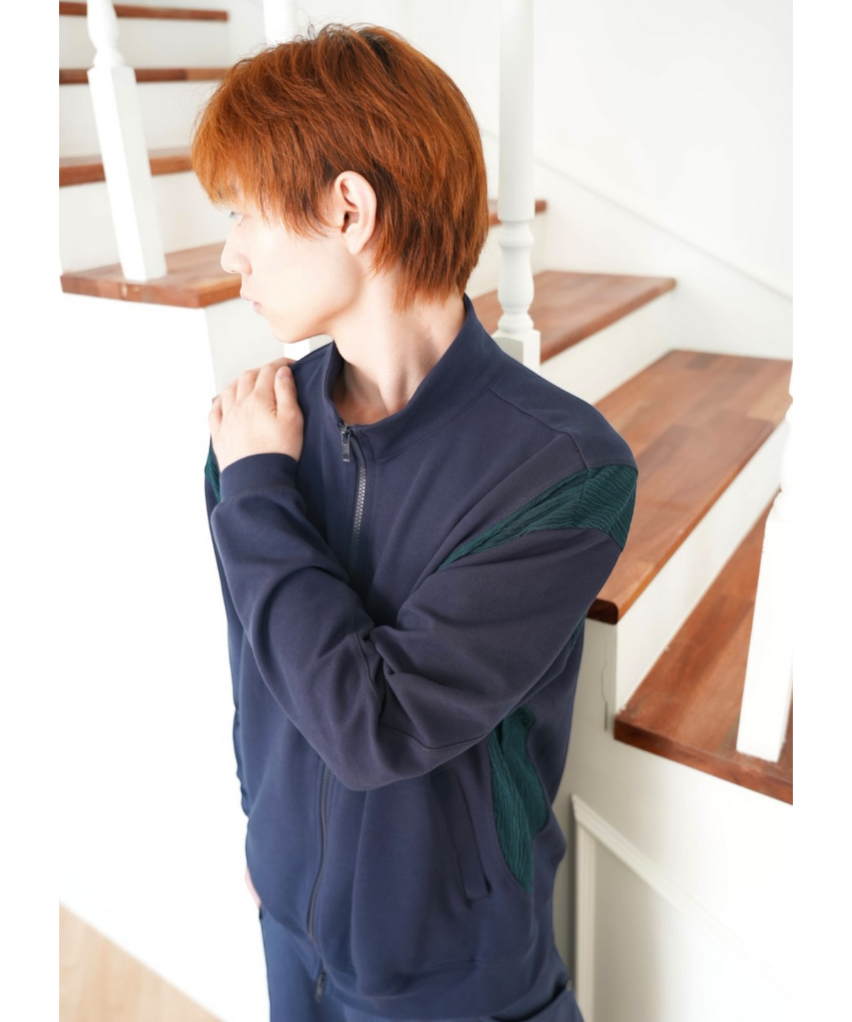 다시(DASI) Contrast drop zip-up (Navy)