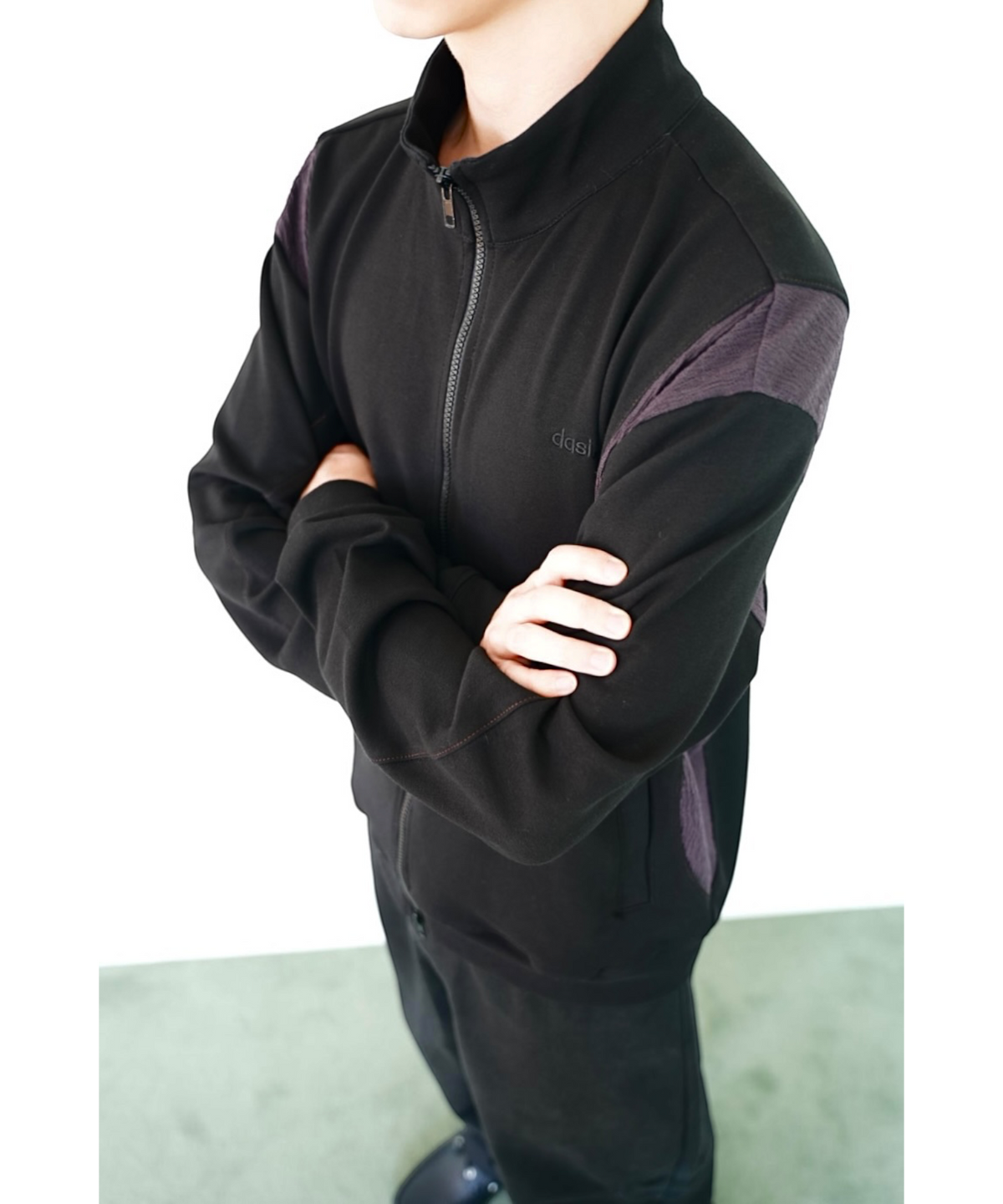 다시(DASI) Contrast drop zip-up (Black)