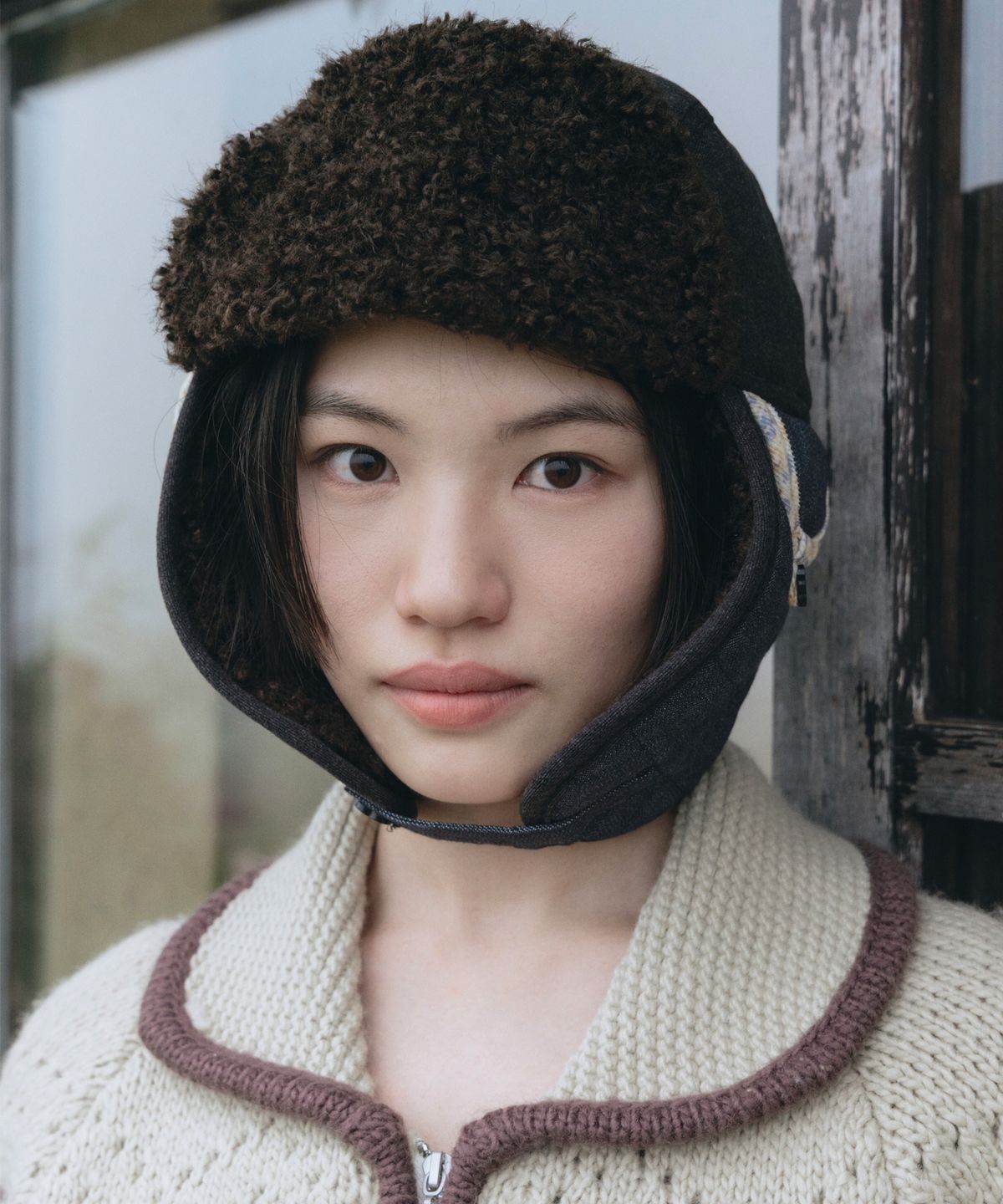 오헤시오(OHESHIO) FLORAL POCKET TRAPPER HAT, CHARCOAL