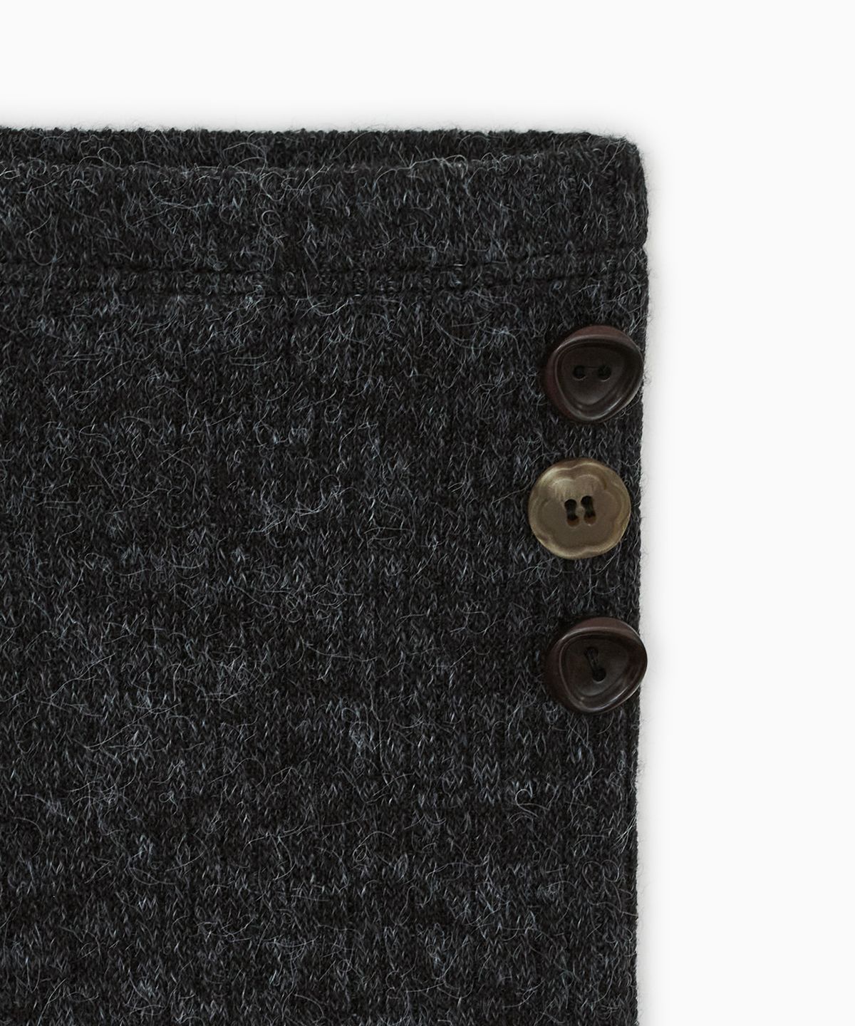 오헤시오(OHESHIO) RIBBED BUTTON LEG WARMERS, CHARCOAL