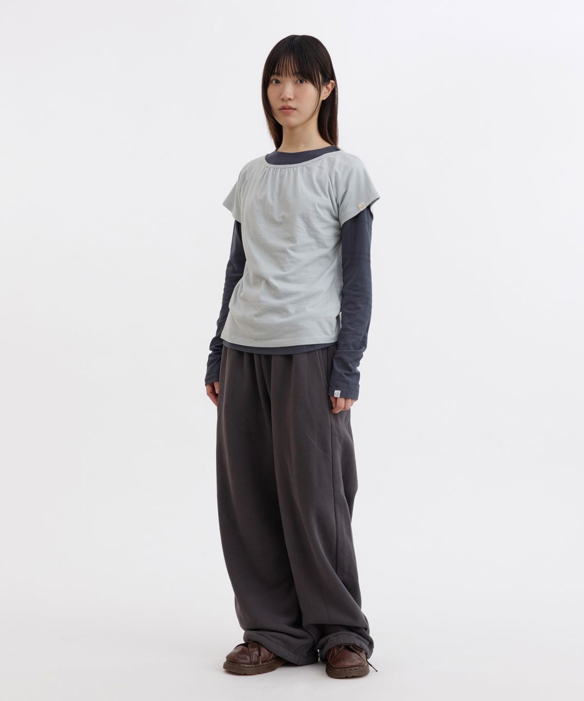 오헤시오(OHESHIO) FLORAL SIGNATURE PATCH POCKET SWEATPANTS, CHARCOAL