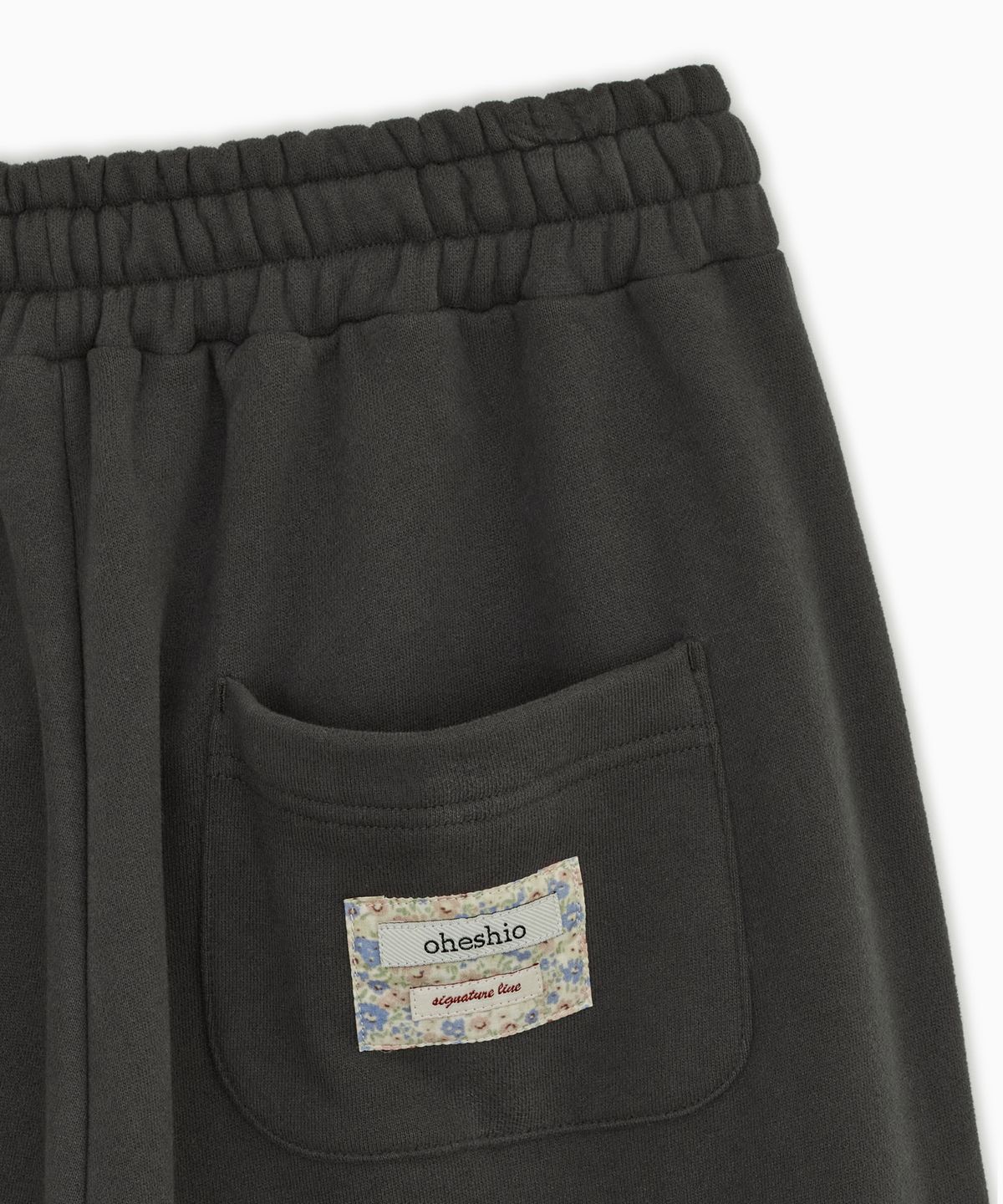 오헤시오(OHESHIO) FLORAL SIGNATURE PATCH POCKET SWEATPANTS, CHARCOAL