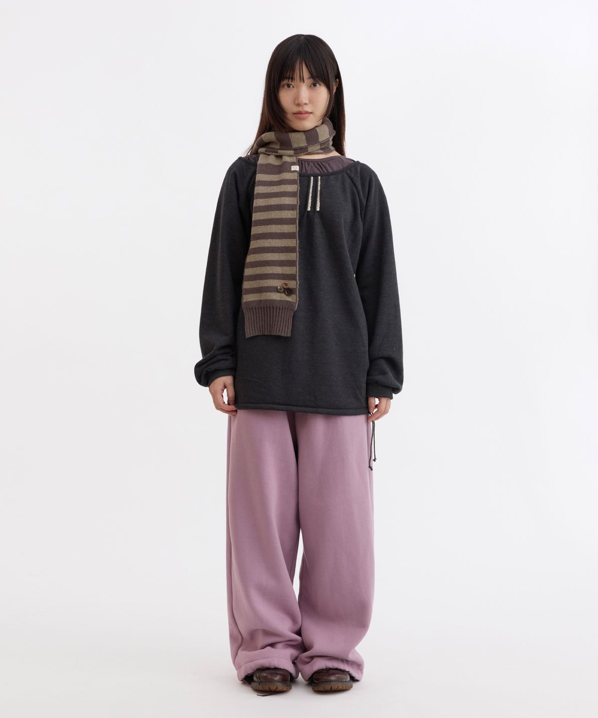 오헤시오(OHESHIO) FLORAL SIGNATURE PATCH POCKET SWEATPANTS, LAVENDER
