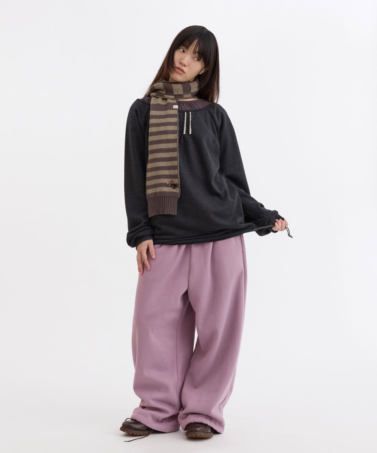 오헤시오(OHESHIO) FLORAL SIGNATURE PATCH POCKET SWEATPANTS, LAVENDER