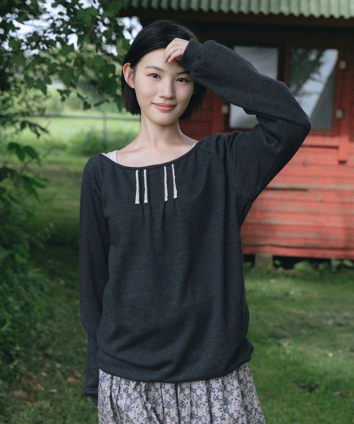 오헤시오(OHESHIO) U-NECK LACE SWEATSHIRT, CHARCOAL