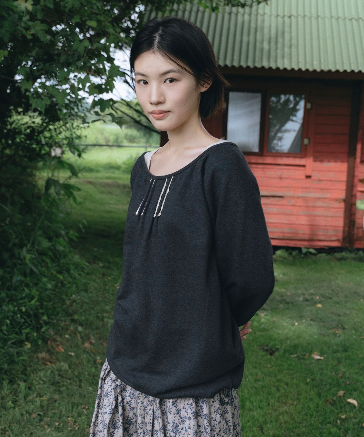 오헤시오(OHESHIO) U-NECK LACE SWEATSHIRT, CHARCOAL