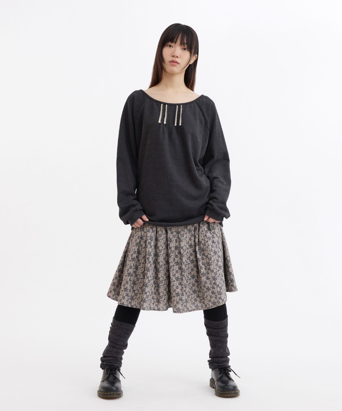 오헤시오(OHESHIO) U-NECK LACE SWEATSHIRT, CHARCOAL