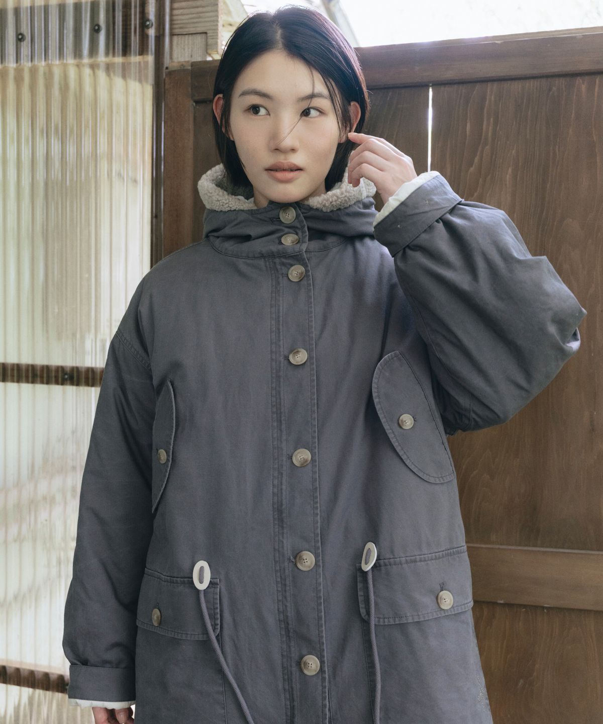 오헤시오(OHESHIO) TEDDY FUR HOODED LONG PARKA, DUSTY BLUE