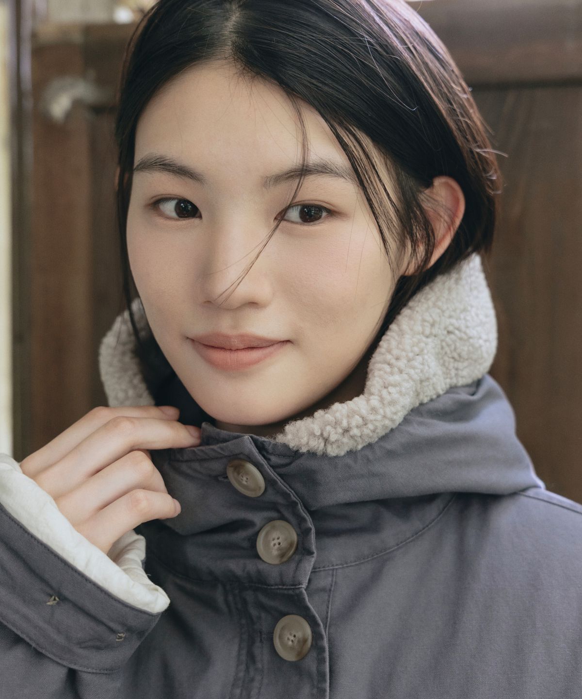 오헤시오(OHESHIO) TEDDY FUR HOODED LONG PARKA, DUSTY BLUE