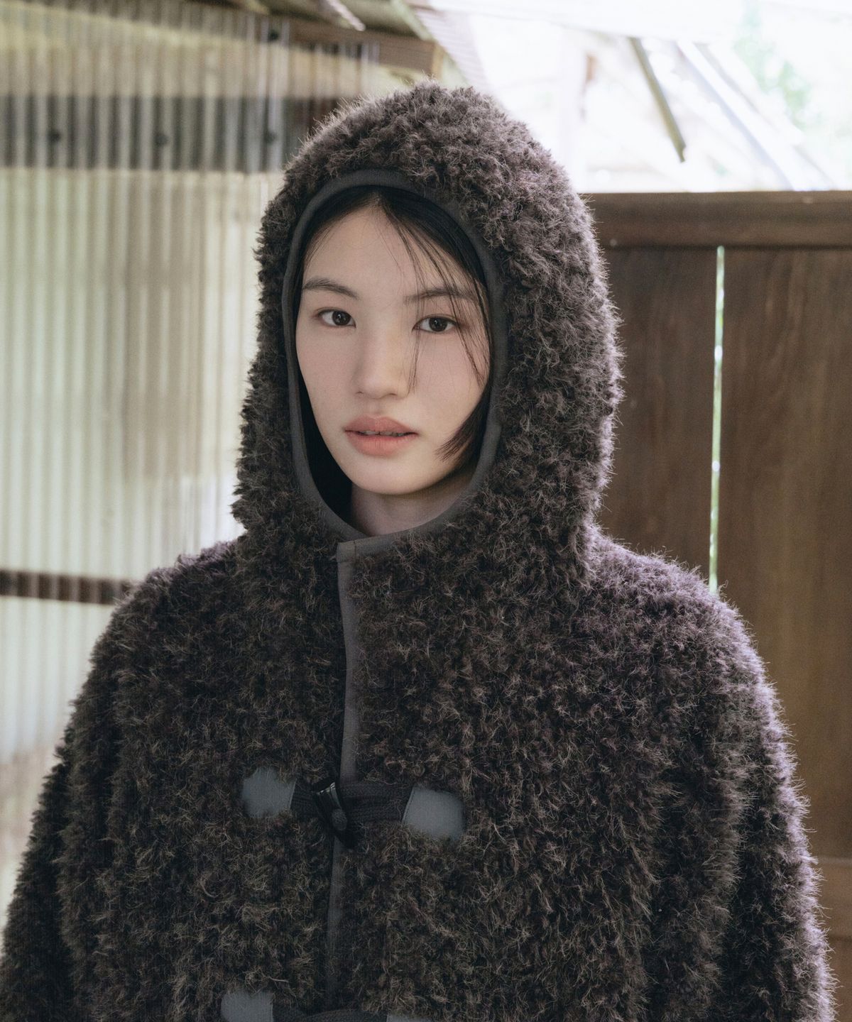 오헤시오(OHESHIO) FLUFFY TOGGLE HOODED JACKET, CHARCOAL