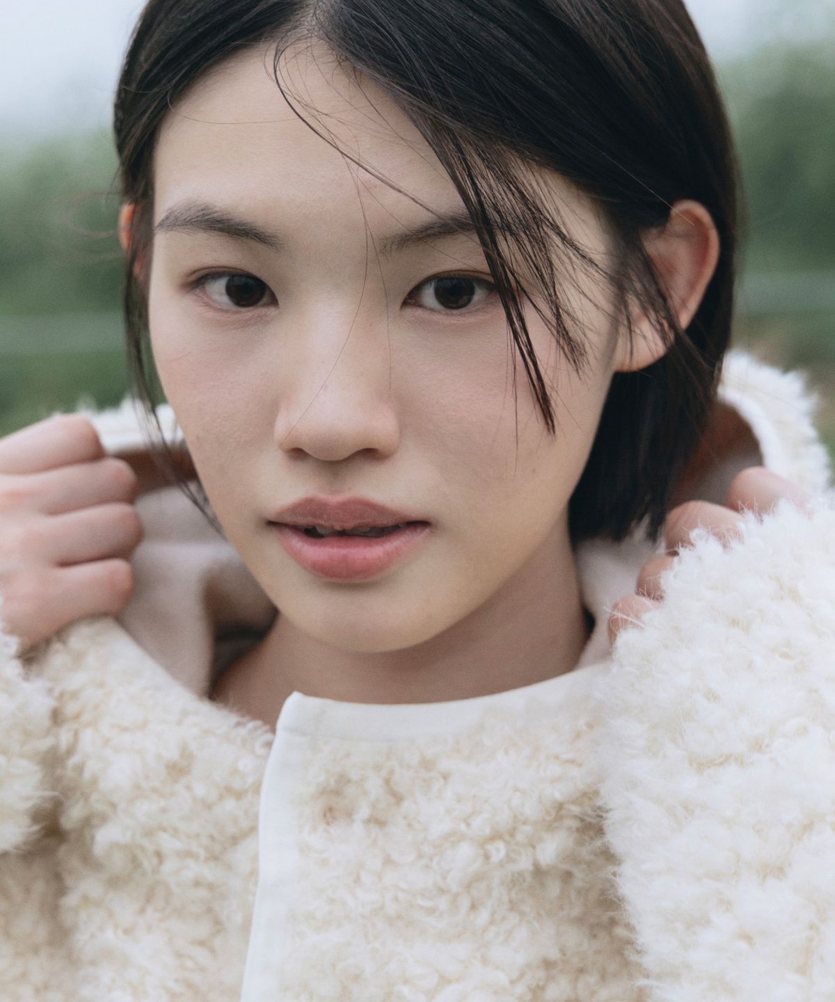 오헤시오(OHESHIO) FLUFFY TOGGLE HOODED JACKET, IVORY
