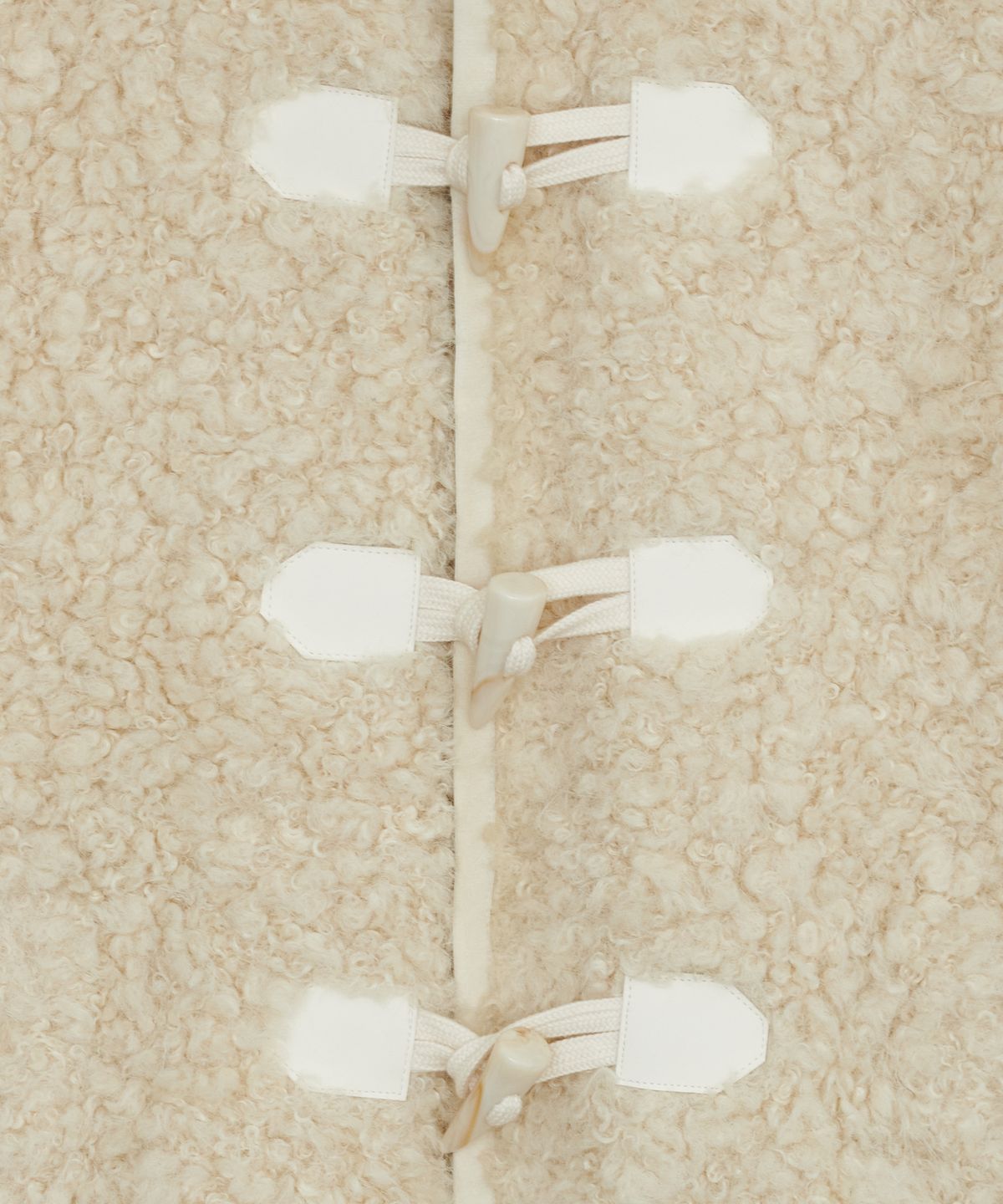 오헤시오(OHESHIO) FLUFFY TOGGLE HOODED JACKET, IVORY