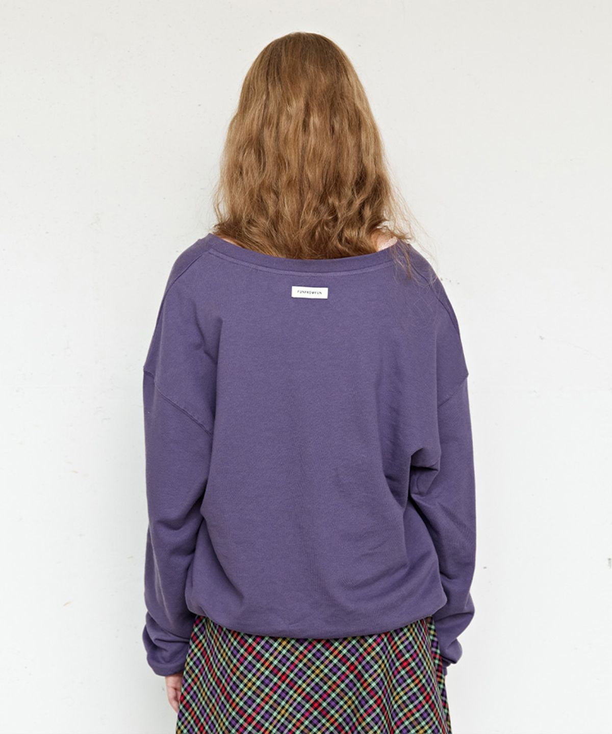 펀프롬펀(FUNFROMFUN) V-Neck Sweatshirt, Plum Smoothie