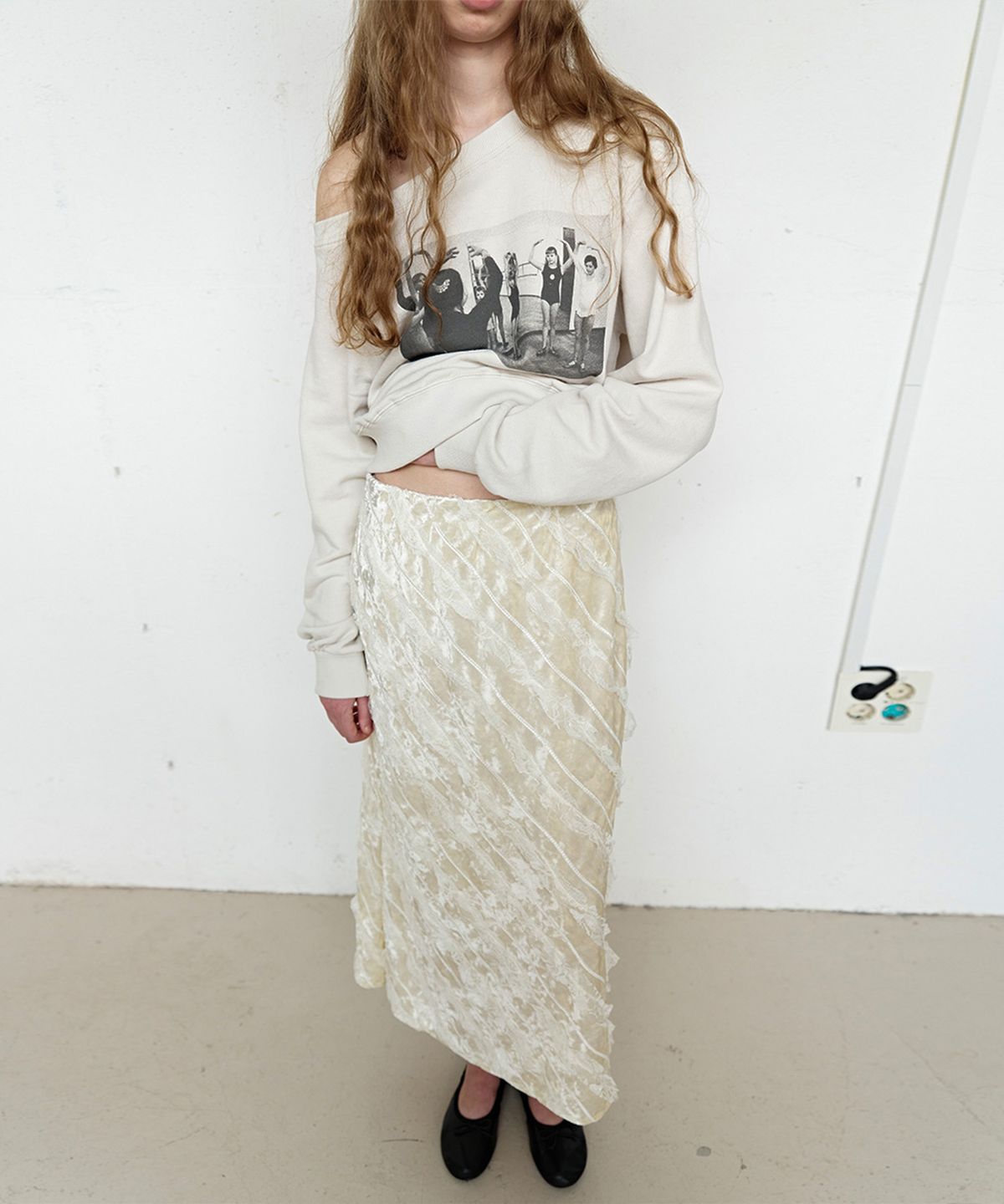 펀프롬펀(FUNFROMFUN) Ballet Class Off-shoulder Tee, Oyster White
