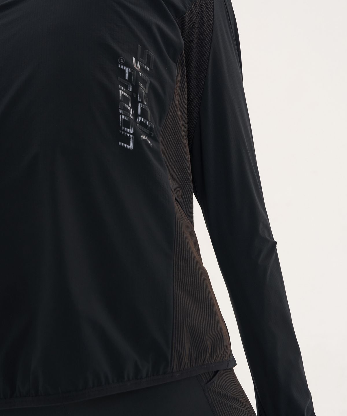 고요웨어(GOYOWEAR) [시넥틱스 프릭션] 써멀그레인 사이드 포켓 자켓 (블랙)