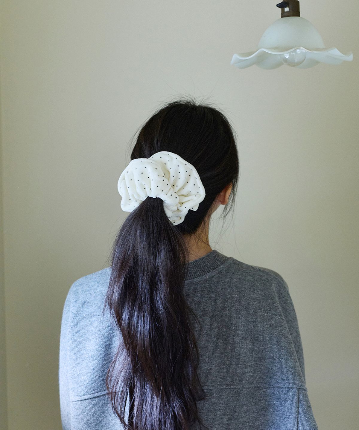 앤무오유(NMOU) velvet dot scrunchie_ivory