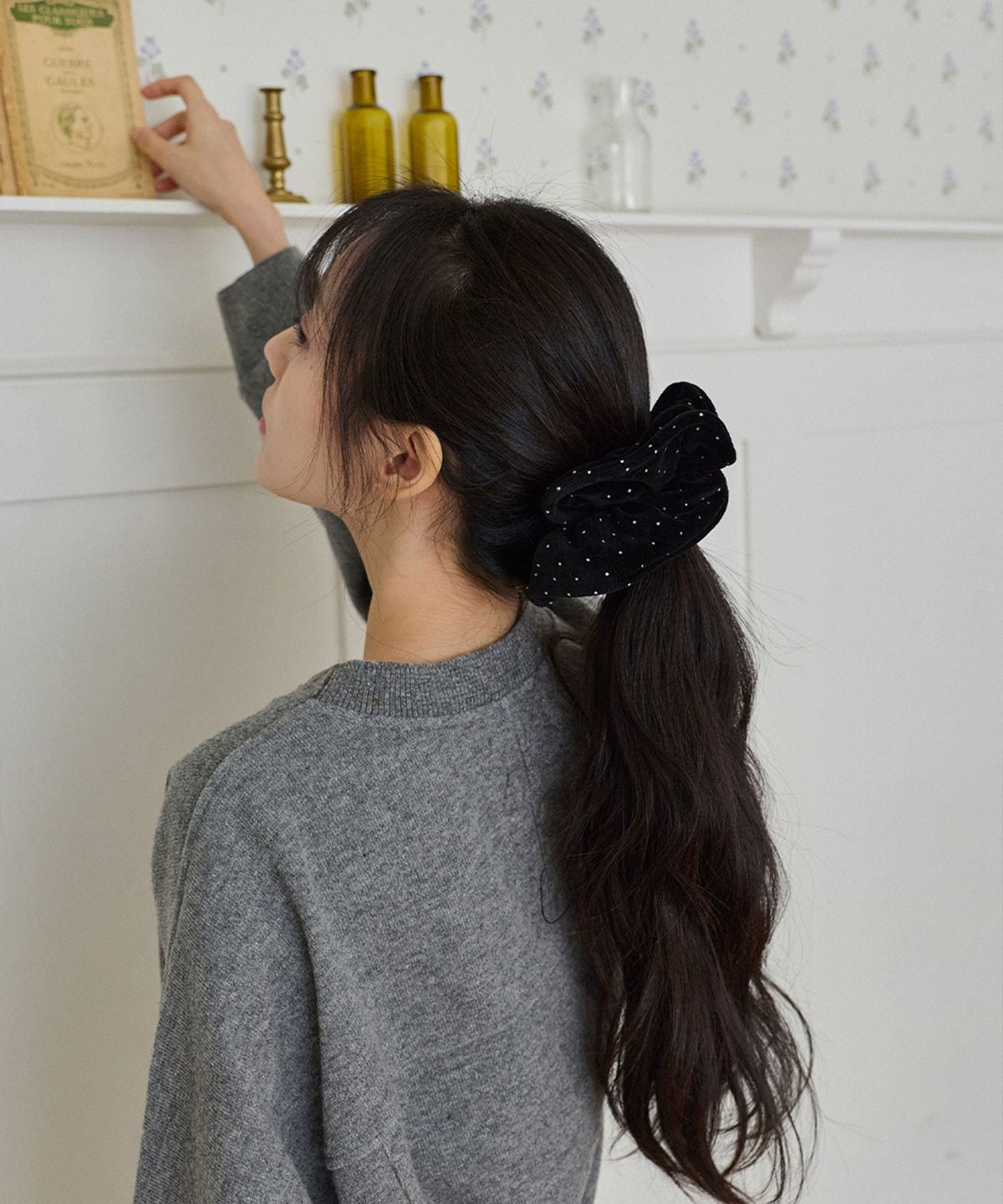 앤무오유(NMOU) velvet dot scrunchie_black