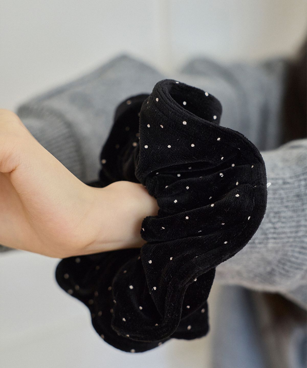 앤무오유(NMOU) velvet dot scrunchie_black