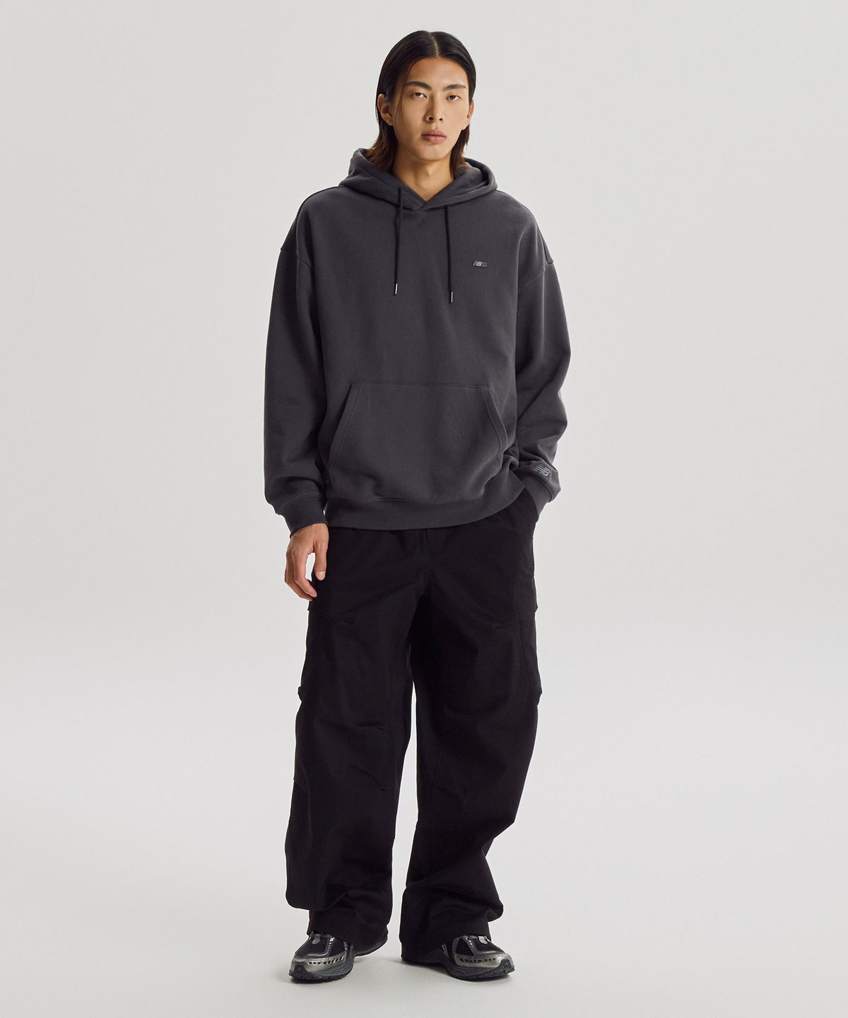 뉴발란스(NEW BALANCE) NBN0G41053 / UNI NEW GREY 레터링 기모 후드티 (CHARCOAL)