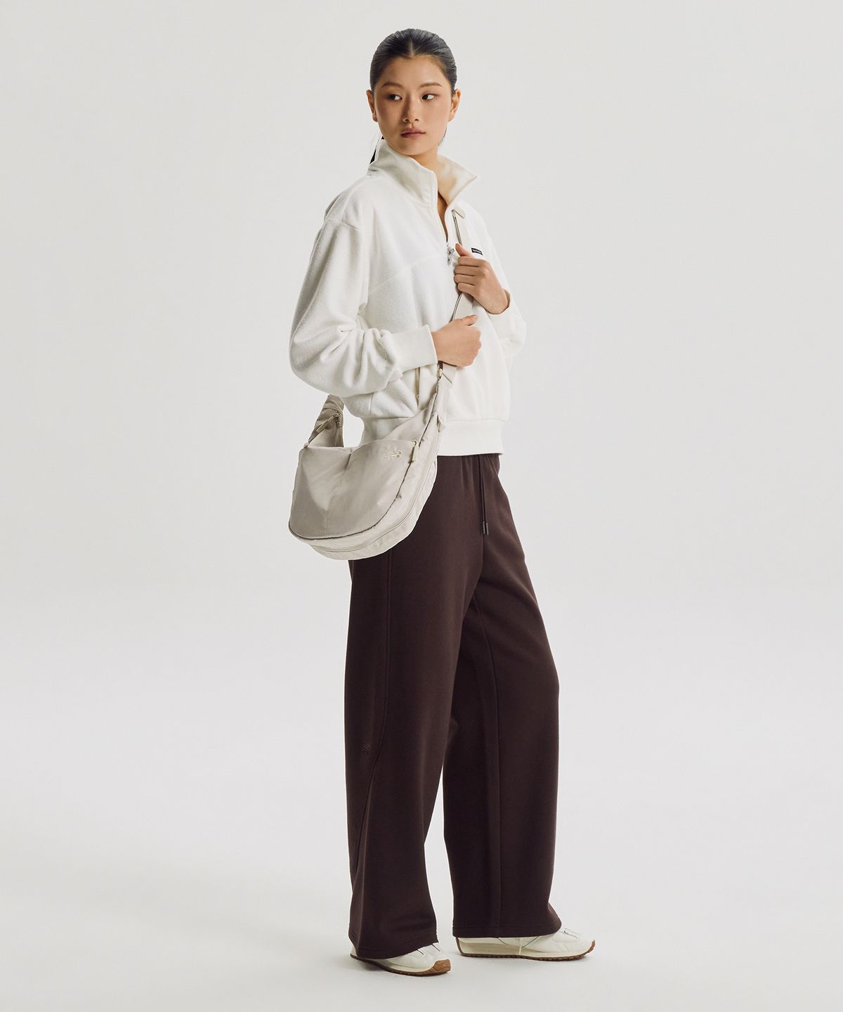뉴발란스(NEW BALANCE) NBGCGF2203 / 우먼스 에센셜 호보크로스백 (BEIGE)