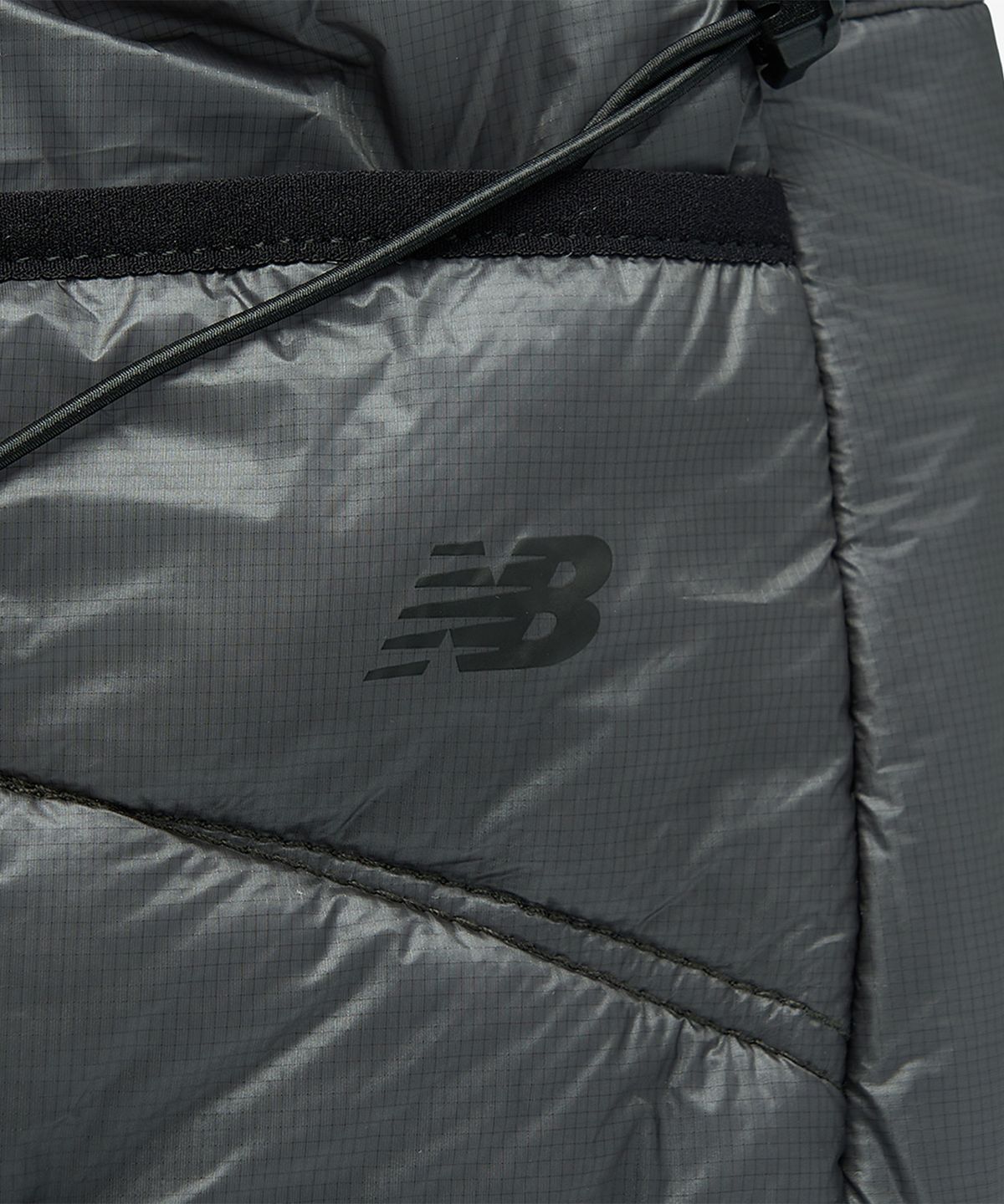 뉴발란스(NEW BALANCE) NBGCGF1302 / 플라잉77 패딩 크로스백 (CHARCOAL)