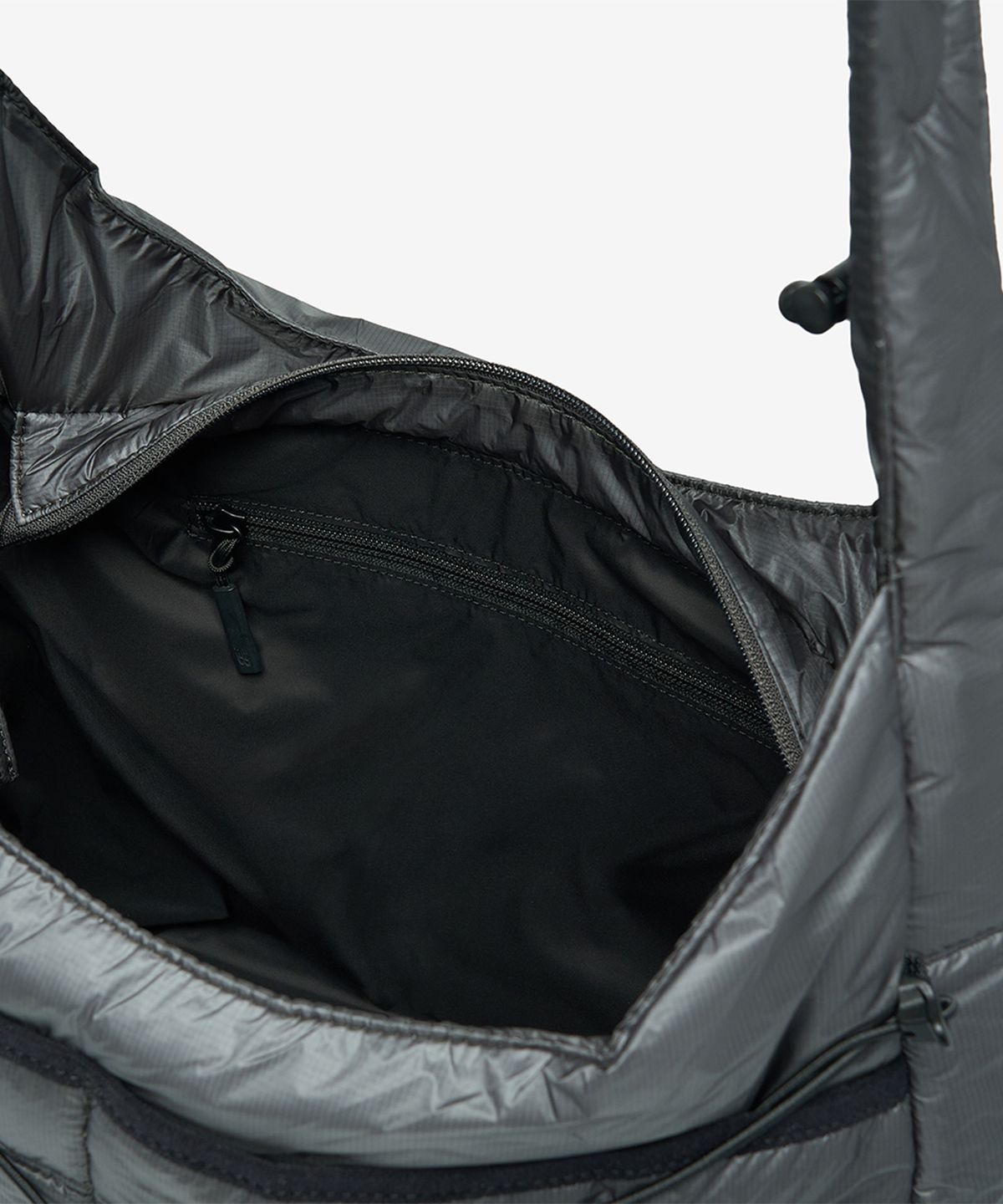 뉴발란스(NEW BALANCE) NBGCGF1302 / 플라잉77 패딩 크로스백 (CHARCOAL)
