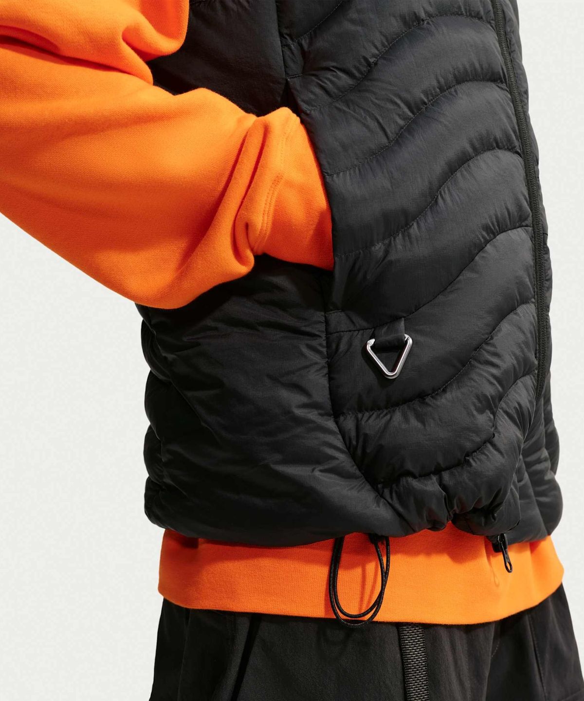 나이키(NIKE) ACG 라바 플로우 써마 핏 ADV 베스트 M - 블랙:서밋 화이트 / IR2241-010