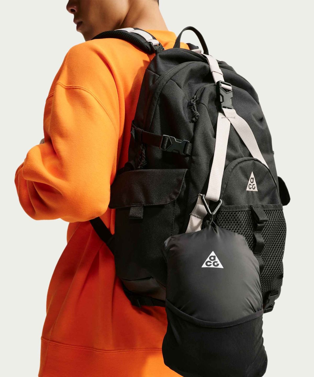 나이키(NIKE) ACG 라바 플로우 써마 핏 ADV 베스트 M - 블랙:서밋 화이트 / IR2241-010
